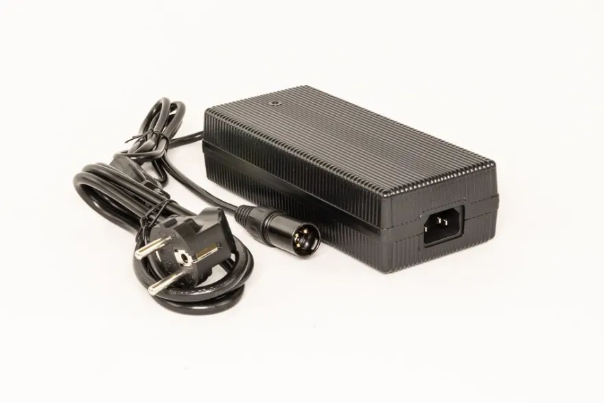Akku Ladegerät 67,2V 3A XLR 3Pin für 60V Lithium-Ion Akkus E-Bike Pedelec E-Roller