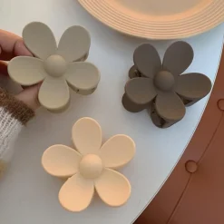 6 Blumen Haarspangen Acryl Große Klauen rutschfest matte Haarstyling-Zubehör