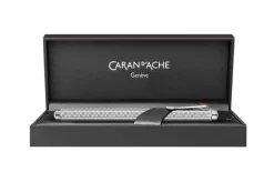 Caran d’Ache Füllfederhalter Ecridor Damier Silbergrau | Sonderedition