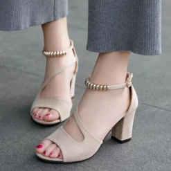 Damen-Sandale niedriger mittlerer Absatz Block Peep Toe Knochelriemen Riemen Freizeit