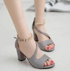 Damen-Sandale niedriger mittlerer Absatz Block Peep Toe Knochelriemen Riemen Freizeit
