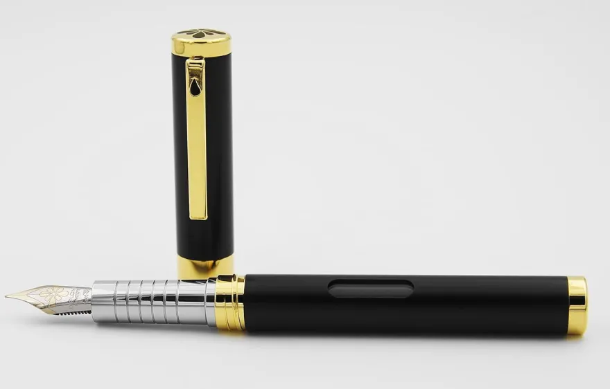 Diplomat Premium Füllhalter Nexus Black/Gold, vergoldete Feder