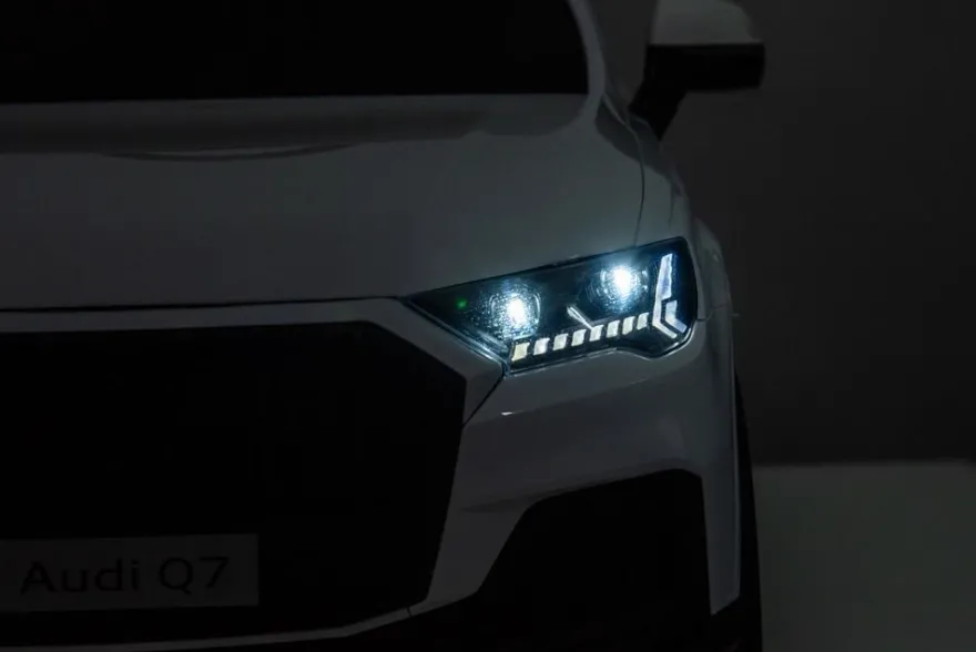 Elektro-Kinderauto Kinder Elektroauto Audi Q7 mit zwei Motoren+LED+FB+Audio