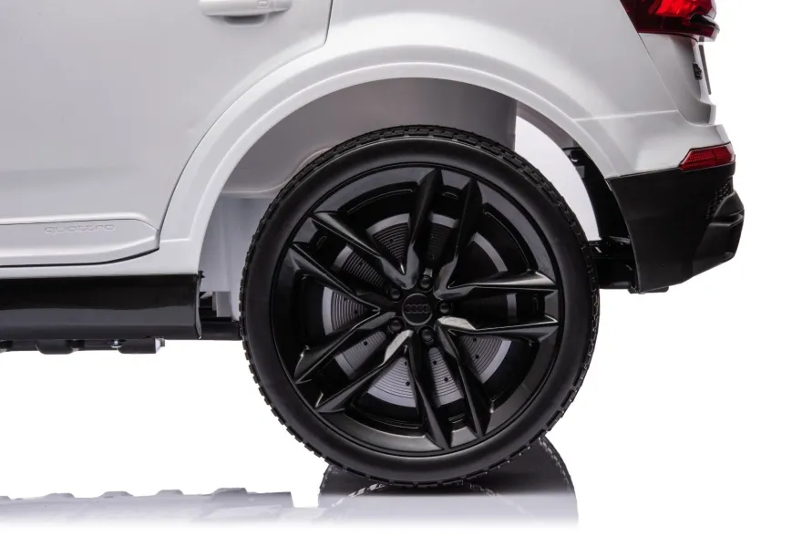 Elektro-Kinderauto Kinder Elektroauto Audi Q7 mit zwei Motoren+LED+FB+Audio