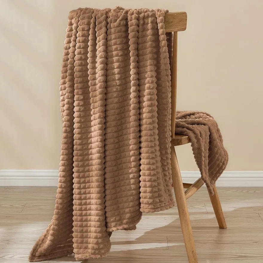 EMME Kuscheldecke 200x230cm, Flauschige Fleecedecke mit 3D-Touch-Erlebnis, Braun