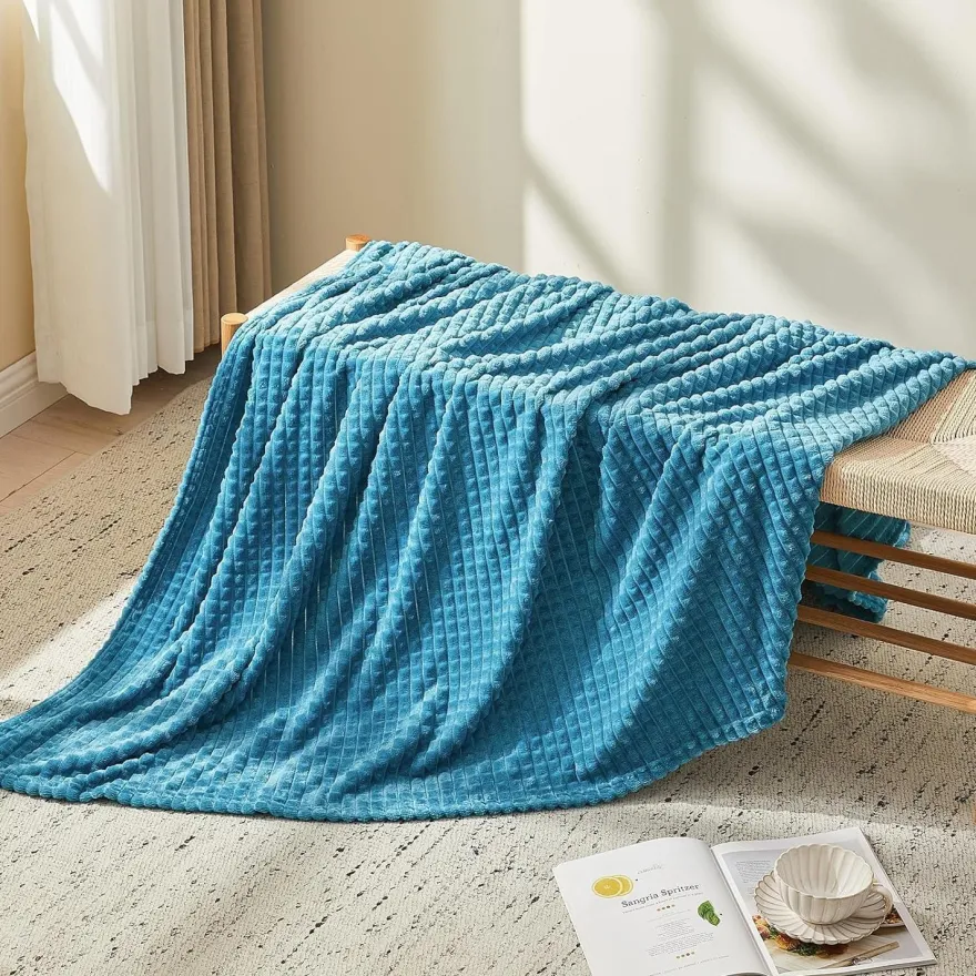 EMME Kuscheldecke 200x230cm, flauschig und warm mit 3D-Touch-Erlebnis, Türkis