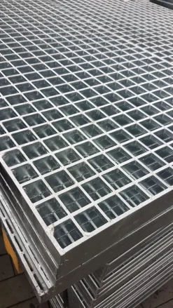 Gitterrost 400x1000 x 30/30 Tragstab 40/4 mm Befahrbar für Waschanlagen Schwerlast