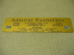 Hohes Namensschild mit zusätzlichen Daten für Modellständer - Adm. Kuznetzov