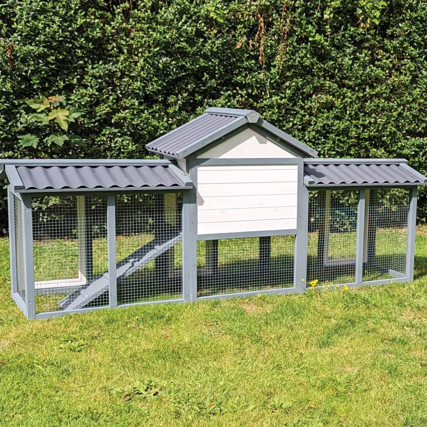 Kaninchenstall Picasso grau weiss mit PVC Welldach