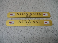 Kleines Namensschild für Modellständer - AIDA blu