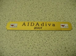 Kleines Namensschild für Modellständer - AIDA blu