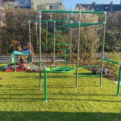 Klettergerüst Little Action Plus mit Sprossenwand und Dipstation, Schaukel und Trapez