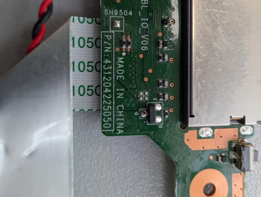 Lenovo IdeaPad 330S-14IKB USB Kartenleser I/O Board Kabel PK343003E00
