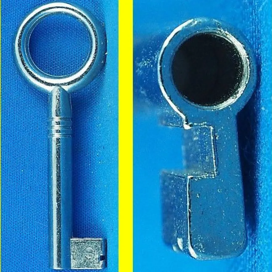 Möbelschlüssel JuNie vernickelt, Nutzlänge 42 mm, Bart 8 x 8 mm, Nut 1