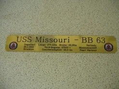 Namensschild für Modellständer mit Daten - USS Missouri