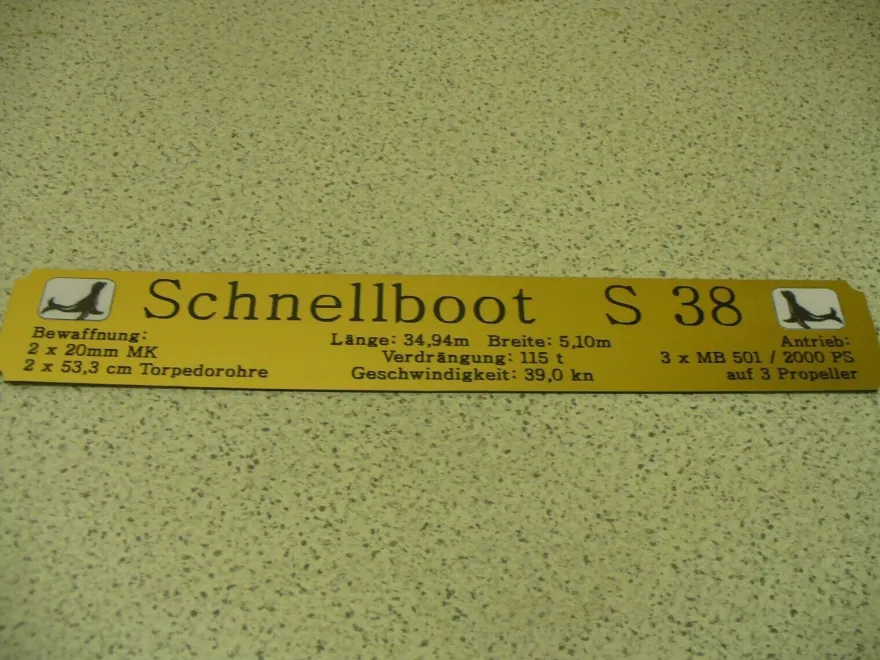 Namensschild für Modellständer mit Daten - Schnellboot S 80