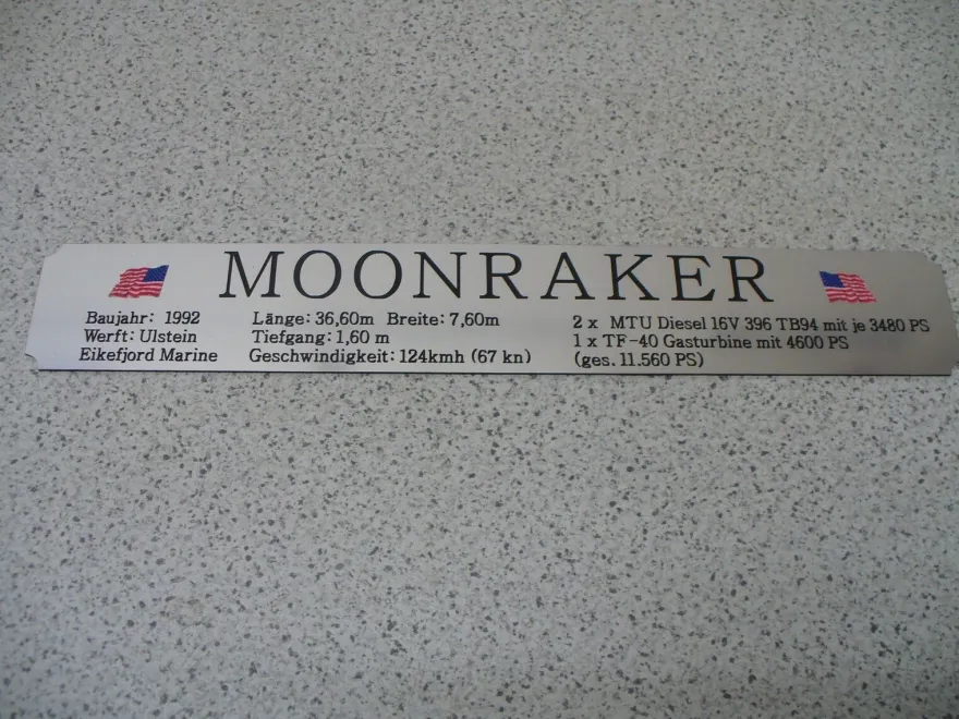 Namensschild für Modellständer mit Daten - Moonraker