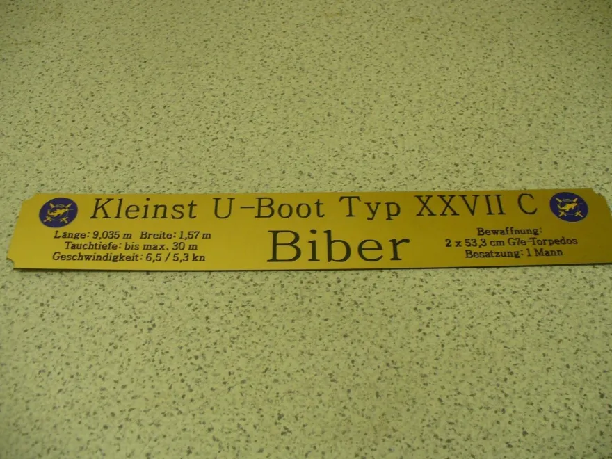 Namensschild für Modellständer mit Daten - Kleinst-U-Boot Seehund (oder Biber)