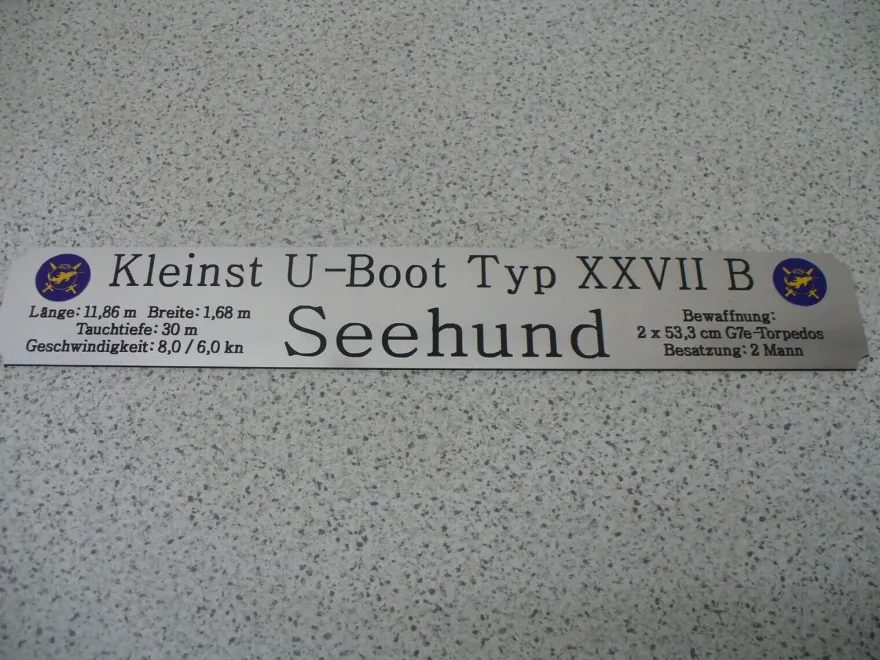 Namensschild für Modellständer mit Daten - Kleinst-U-Boot Seehund (oder Biber)