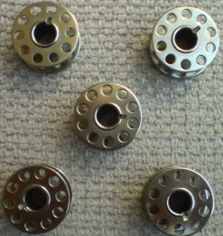 Nähmaschine Zubehör 5 X Spulen Metal Farbe: Silber wie neu