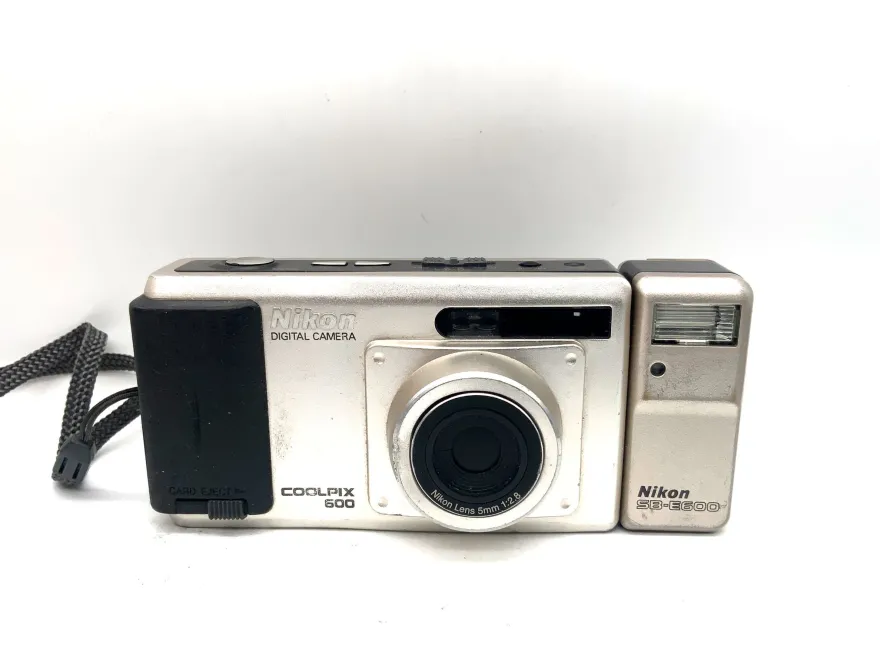 Nikon Coolpix 600 Digitale Kompaktkamera mit 5mm 1:2.8