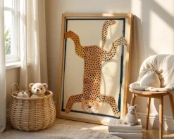 Poster Kinderzimmer Tier · Gepunkteter Leopard Kopfstand · Lustiges Wandbild