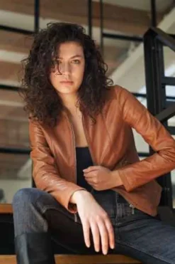 Ricano Abigale Damen Lederjacke Cognac Echtleder Lammnappa Slim Fit Stehkragen