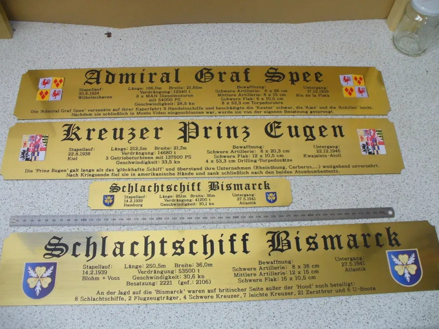 Riesiges Namensschild für Modellständer - Schlachtschiff Scharnhorst