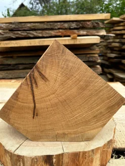 Rustikales Eichenholzstück 21x21x14cm, Auslauf, ein Stück, geschliffen und geölt
