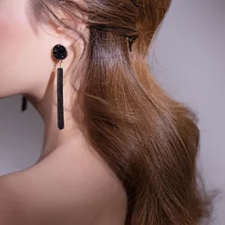 Schmuck, Damenohrringe, lange schwarze Ohrringe mit Quasten