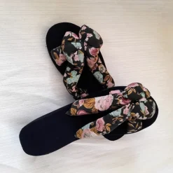 Sommerliche Damen Pantoletten Hausschuhe Bade & Freizeitslipper Keilform Gr. 39
