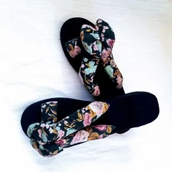 Sommerliche Damen Pantoletten Hausschuhe Bade & Freizeitslipper Keilform Gr. 39