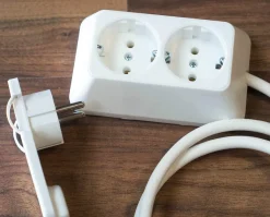 Steckdose mit 2er 1m Mehrfachsteckdose Multistecker Möbel hinter Flachstecker