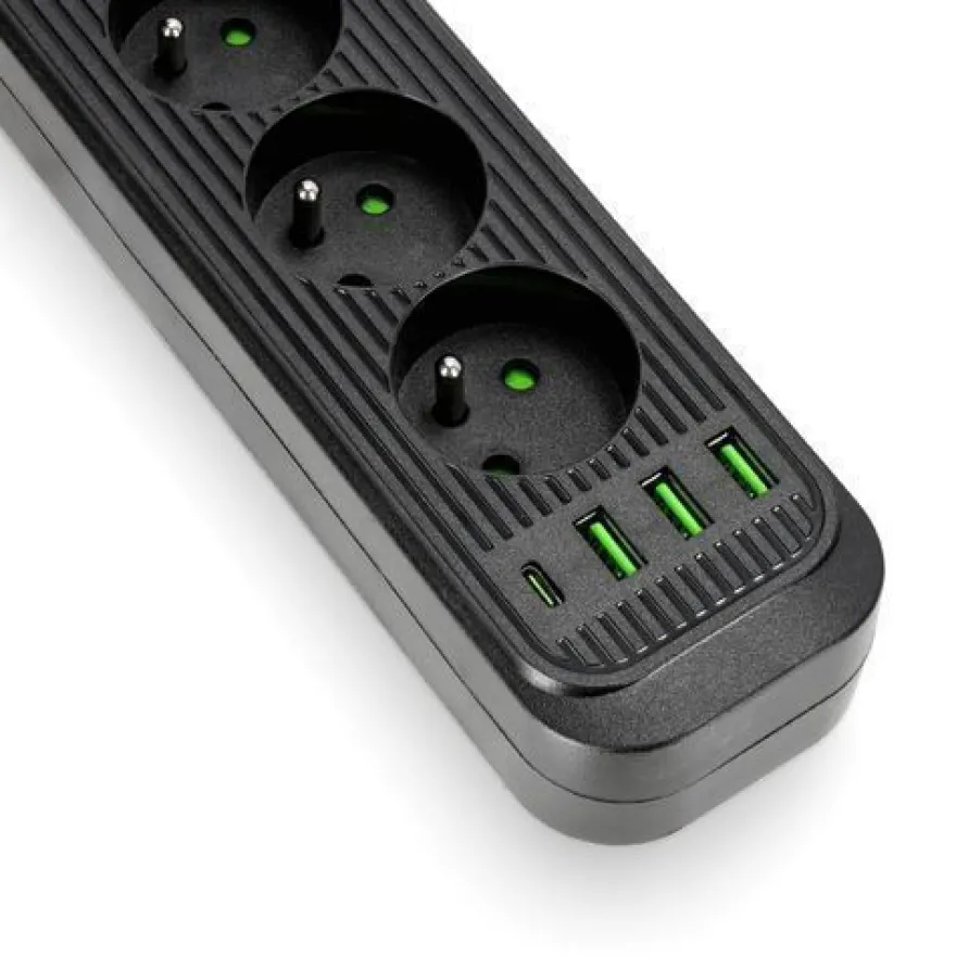 Steckdosenleiste Schwarz 4 Steckdosen 3m Verlängerungskabel mit 4xUSB Schalter Erdung