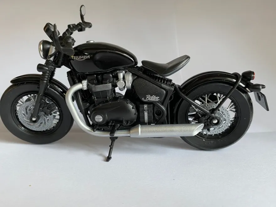 Triumph Bonneville Bobber schwarz, Welly Motorrad Modell 1:12
