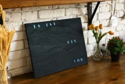 WordClock Jupiter 2.0 - Phantom Slate Edition (50×40cm) - Handgefertigte LED Uhr