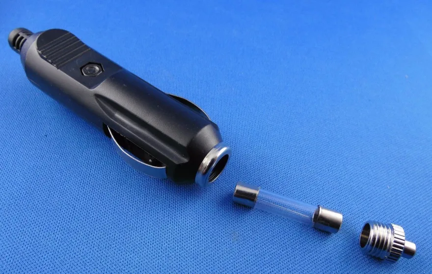 Zigarettenanzünderstecker zum Löten Reparaturstecker für Kfz Lkw Auto 12 - 24 V