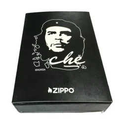 Zippo Che Guevara Benzinfeuerzeug - Revolutionäres Design in Rot Matt